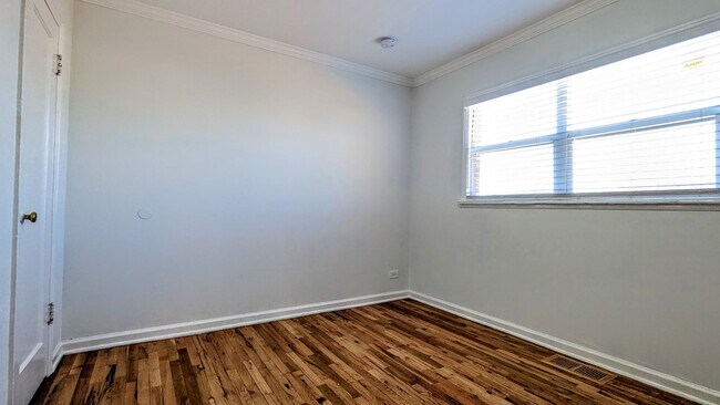 Building Photo - Beautifully Restored 4 Bed 2 Bath Home in ...