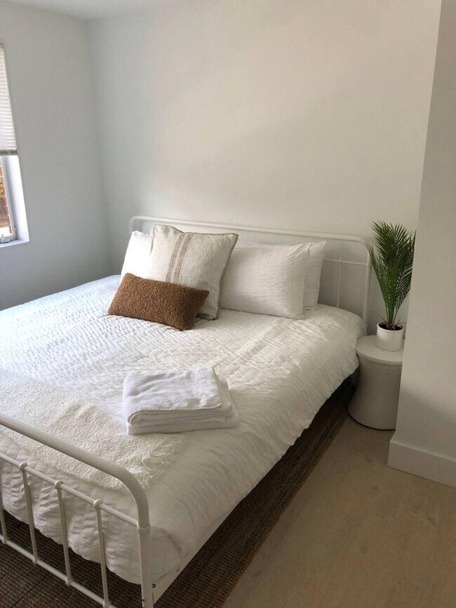 Building Photo - 4206 Washington Blvd