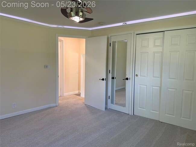 Building Photo - 896 Grace Ave