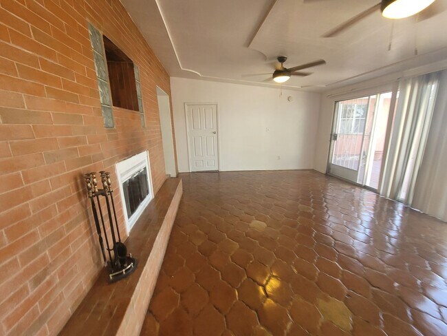 Building Photo - Ready to View!!