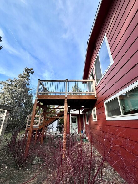 Building Photo - 1421 NE 8th St