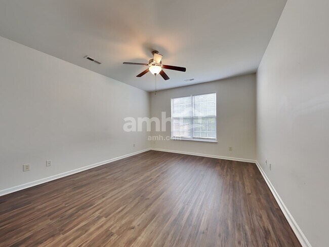 Building Photo - 8940 N Red Maple Cir