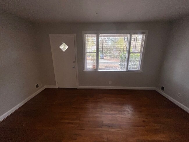 Building Photo - 3604 Hydrangea St