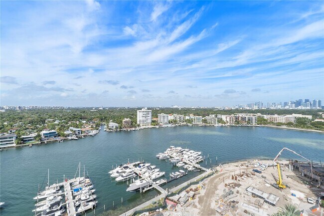 Building Photo - 2 Grove Isle Dr