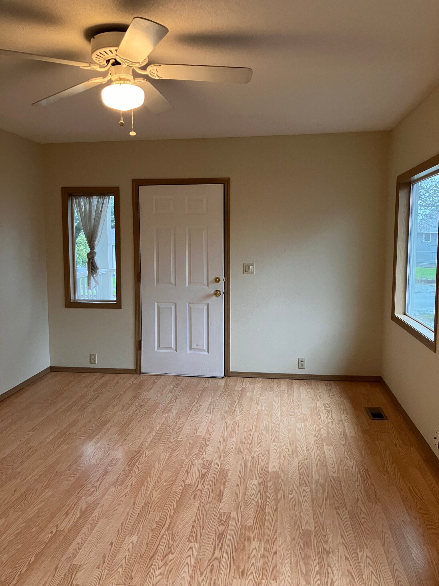 Front room - 7104 North Mears Street