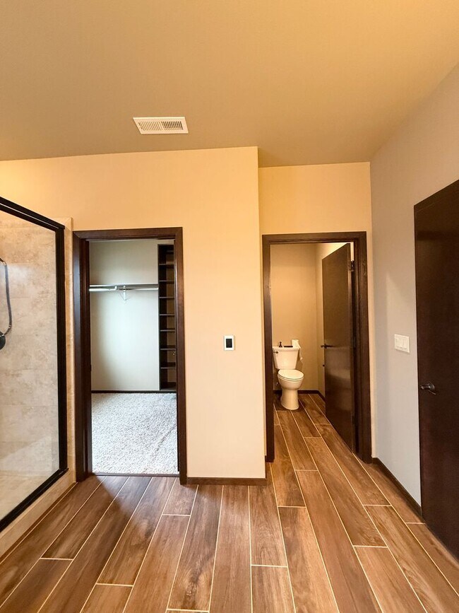 Building Photo - 4 bed 2 Bath off Keene