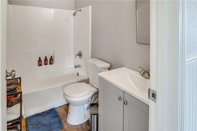 Building Photo - 644 Swan Dr