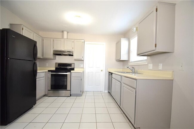 Building Photo - 2510 SE 4th St