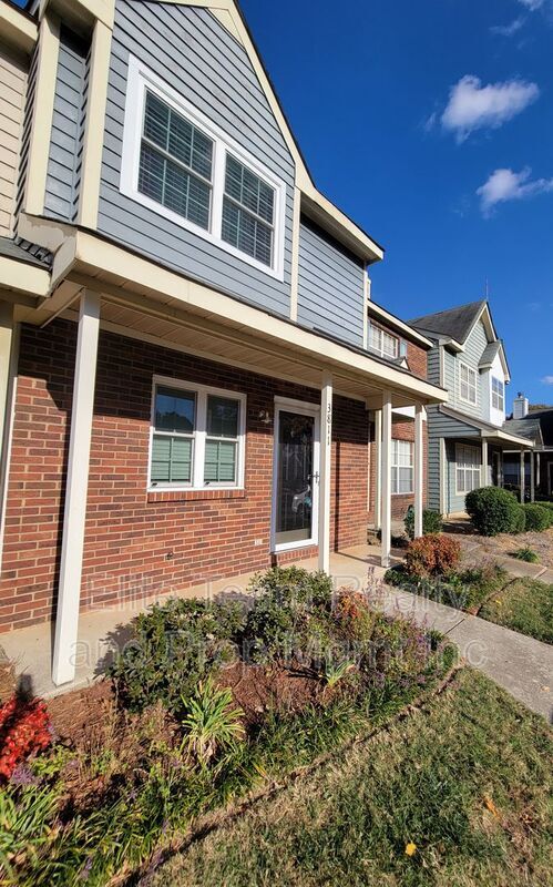 Building Photo - 3811 Mosscroft Ln