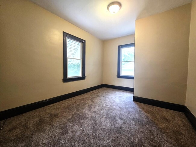 Building Photo - 745 Lafollette St
