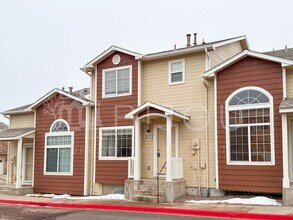 Building Photo - Van Buren Townhome
