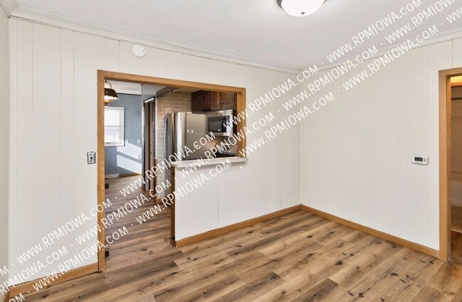 Building Photo - 3620 E 7th St