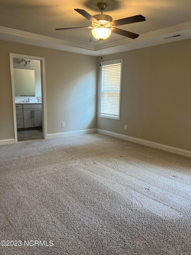Building Photo - 412 Palisades Dr