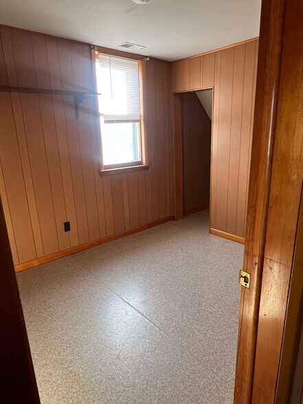 Building Photo - 107 E Lyman