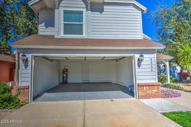 Building Photo - 4834 E Hillery Dr