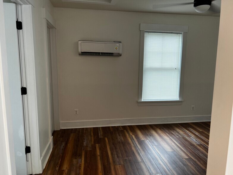 Building Photo - 116 Daisy Ln