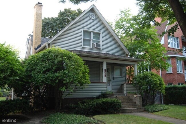 Primary Photo - 5 br, 3 bath House - 825 Simpson St