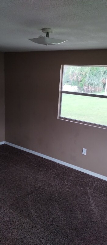 Building Photo - 135 SE Guinevere Ct