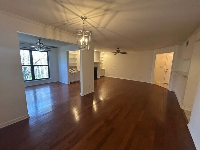 Building Photo - Move-in Ready Luxurious 2 bedroom, 2 bathroom affordable condo in Hoover, Alabama