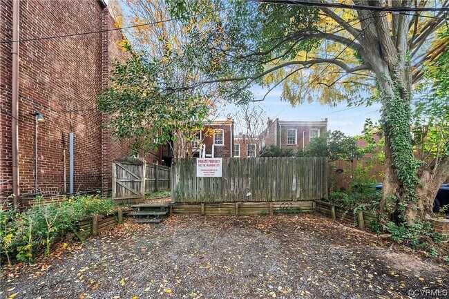 Building Photo - 102 N Harvie St