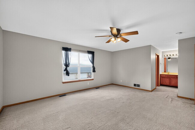 Building Photo - 1110 Rose Dr