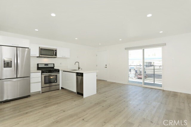 Building Photo - 6745 Laurel Canyon Blvd