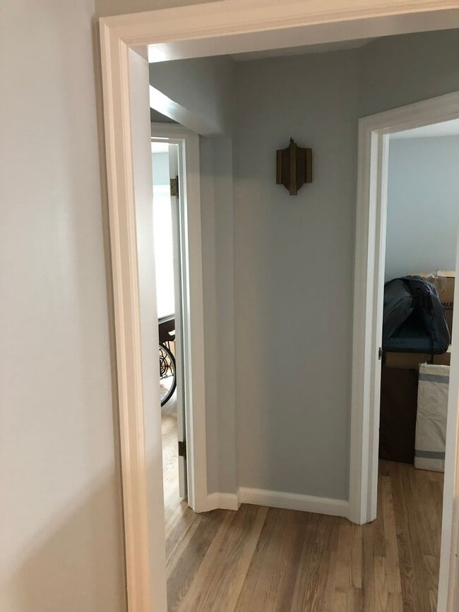 Building Photo - Newly updated 2 bedroom in excellent location!!