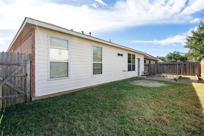 Building Photo - 8810 Willow Spur Dr