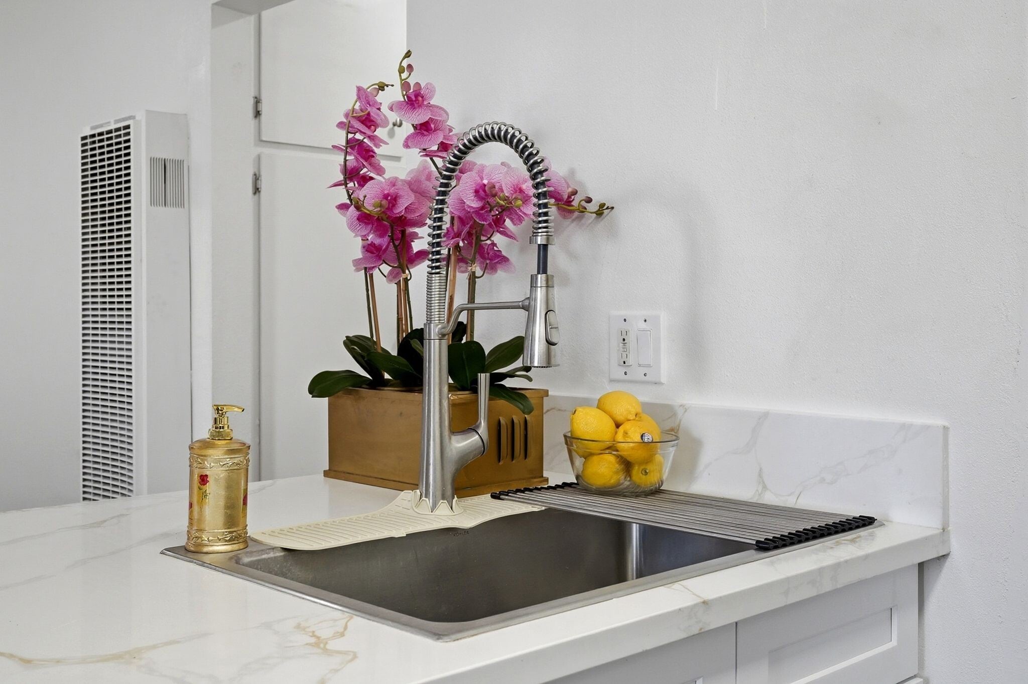 Building Photo - 13050 Dronfield Ave