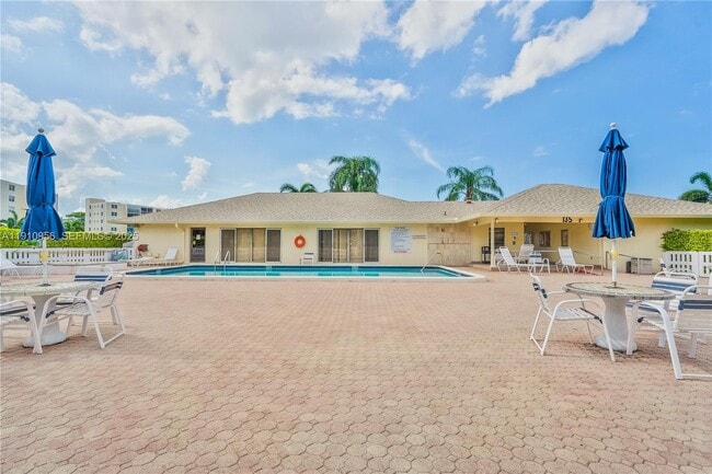 Building Photo - 141 SE 3rd Ave