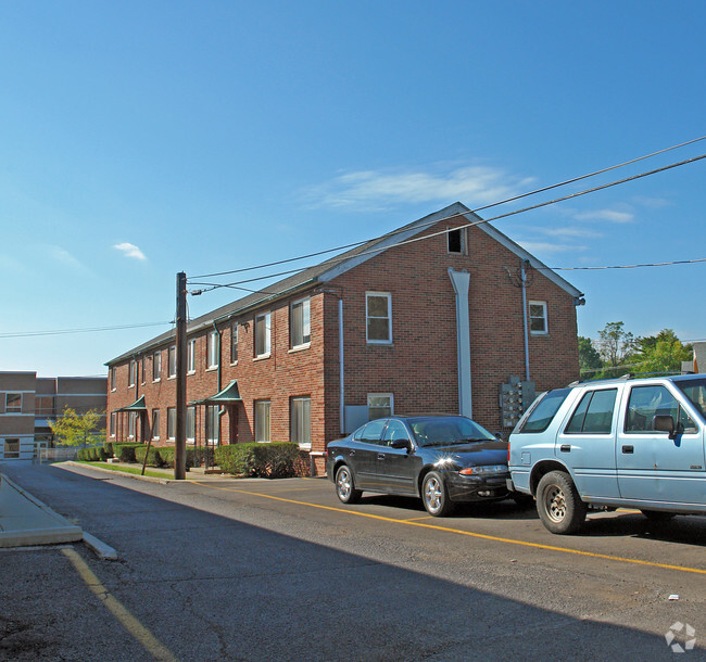 Primary Photo - Harding Road Apartments