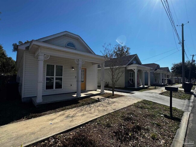 Building Photo - 102 S G St