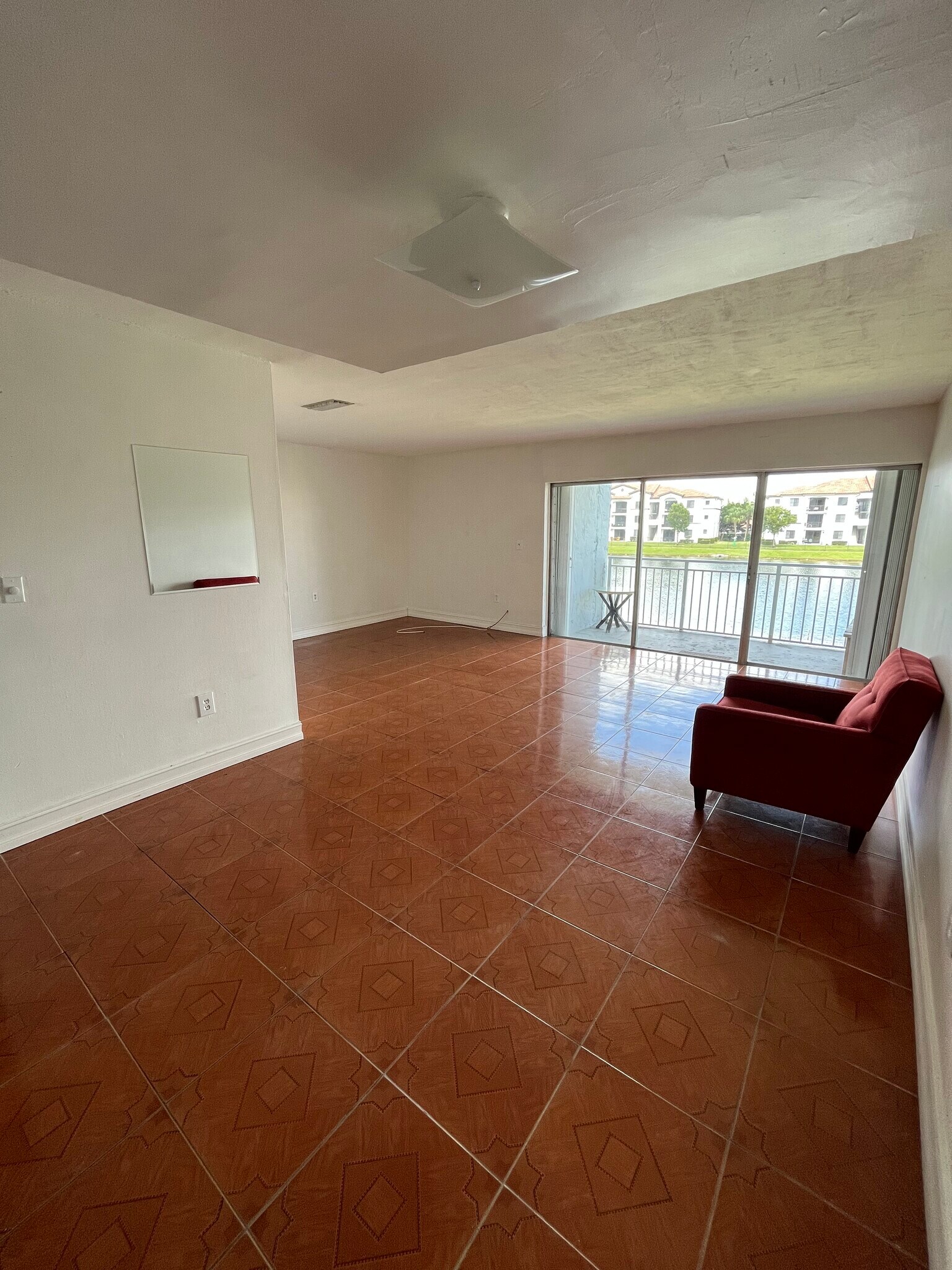 Building Photo - 9373 Fontainebleau Blvd