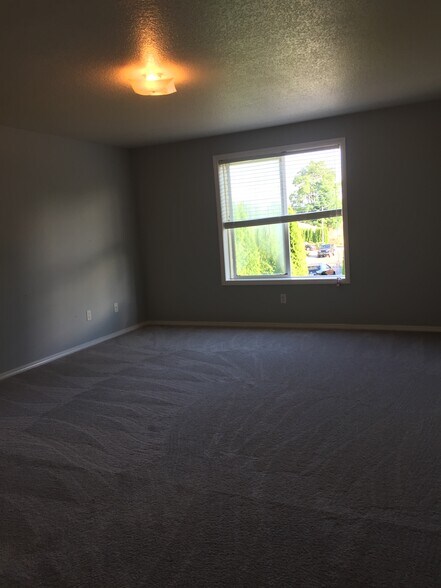 Building Photo - 13918 NE 78th St