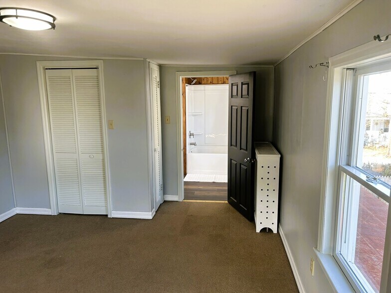 Building Photo - 241 Market St