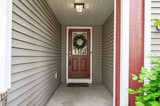 Building Photo - Spacious 3-Bedroom Townhome in Prime Savage/Prior Lake Location
