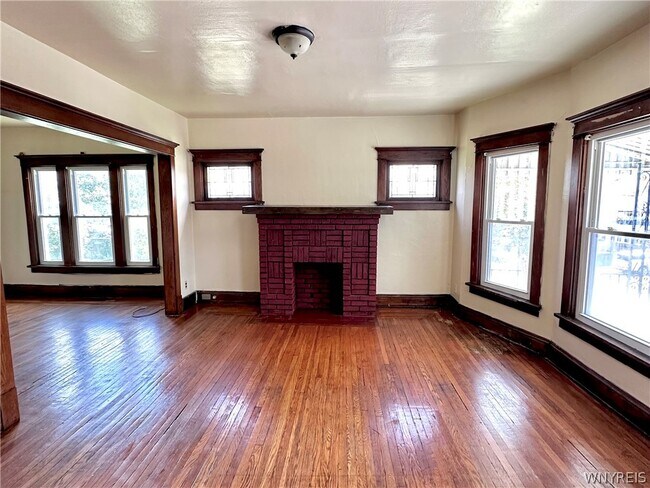 Building Photo - 248 Loring Ave