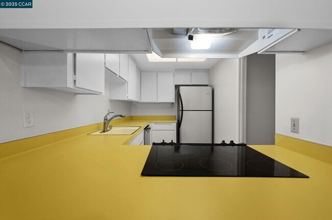 Building Photo - 412 Carrillo Ct