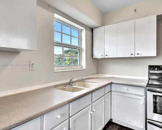 Building Photo - 1451 NE 170th St