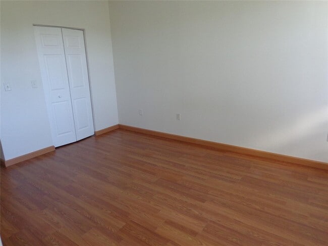 Building Photo - 533 NE 3rd Ave