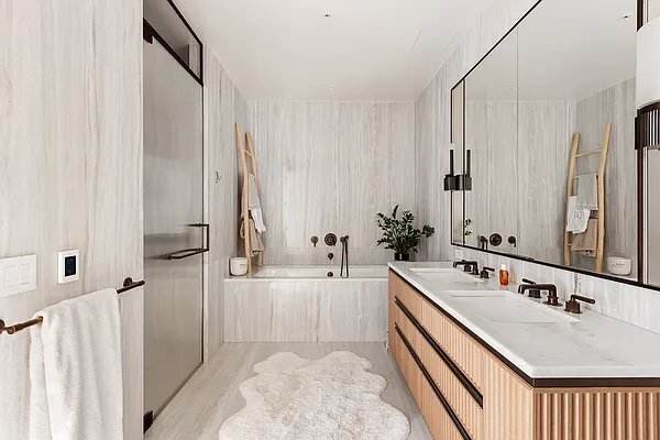 Building Photo - 515 W 18th St