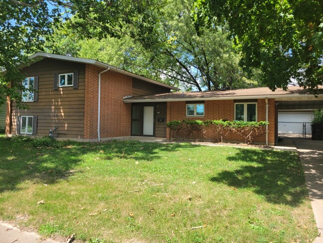 Building Photo - 305 Naples Dr