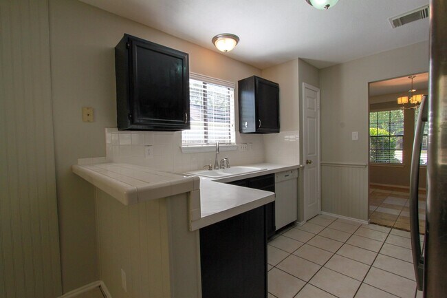 Building Photo - Updated 4 Bedroom • 2.5 Bath • West Round Rock • Downstairs Primary Suite • Two Living Areas • La...