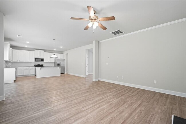 Building Photo - 33 N Village Cir