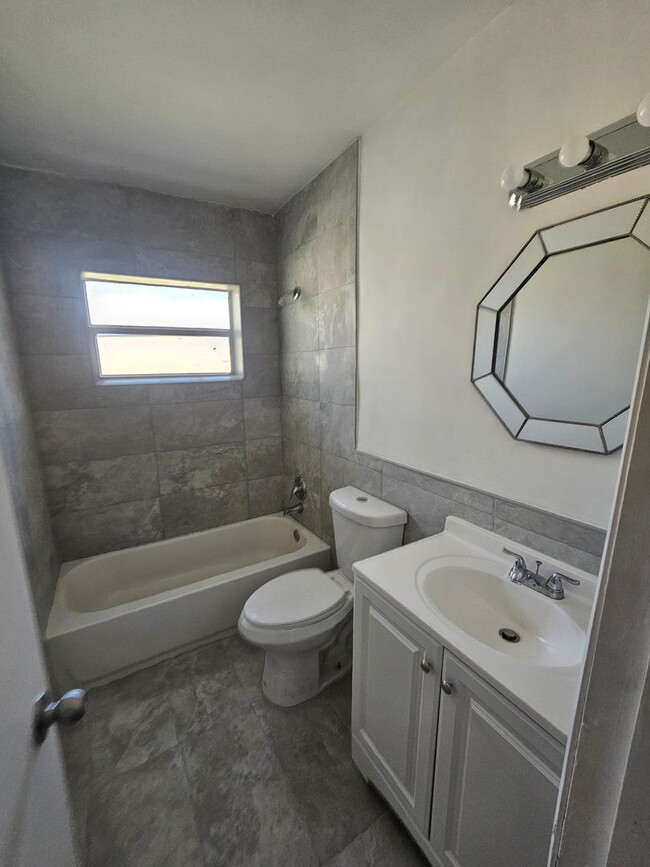 Building Photo - 1545 NW 8th Ave