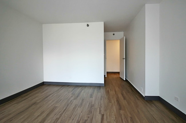 Building Photo - 489 E Ohio St
