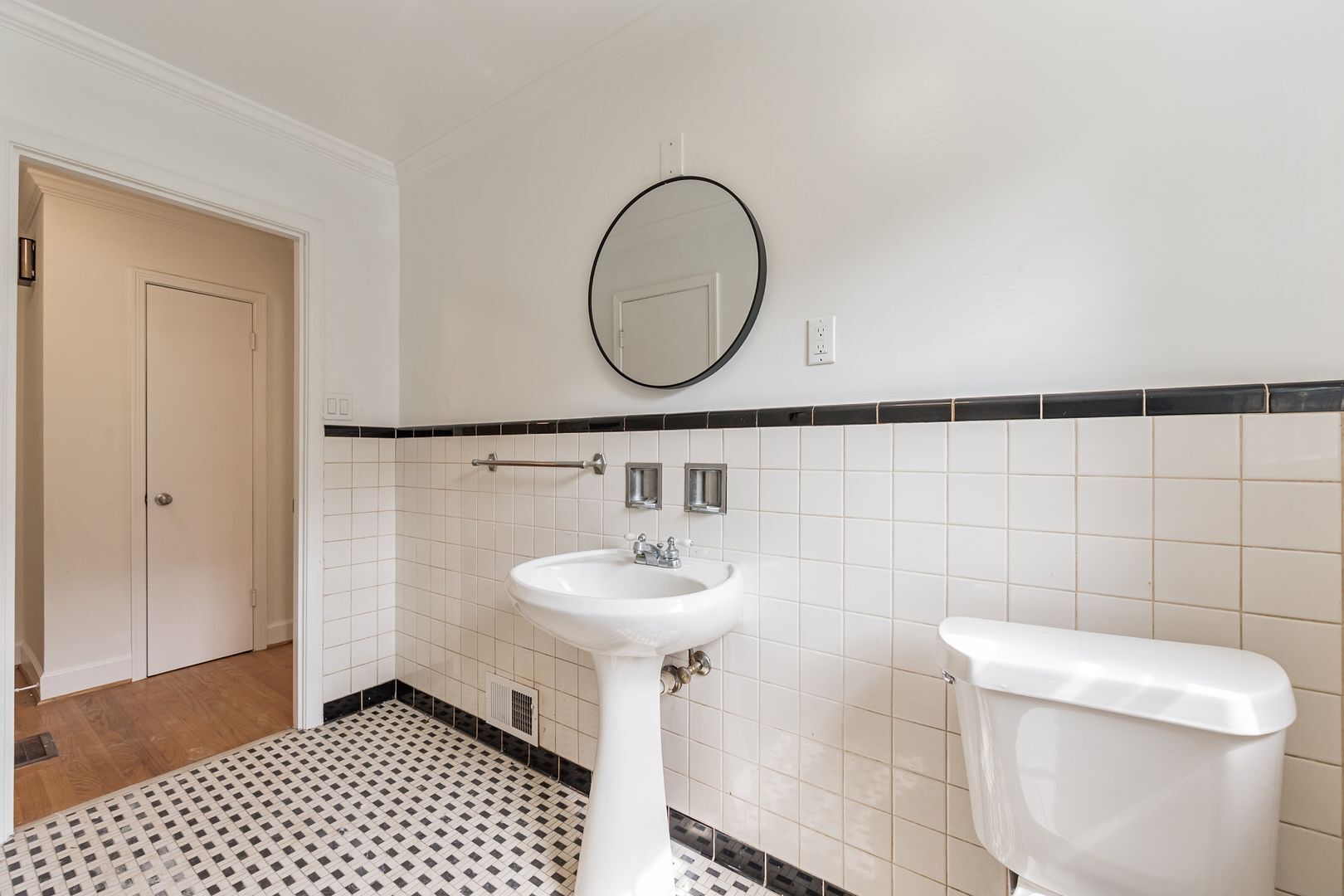 Building Photo - 2264 Red Mountain Terrace S