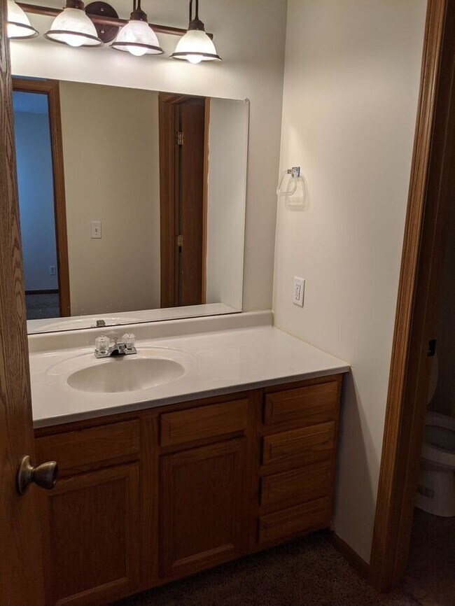 Building Photo - 3 BR, 2 BA home on the northside near shopping