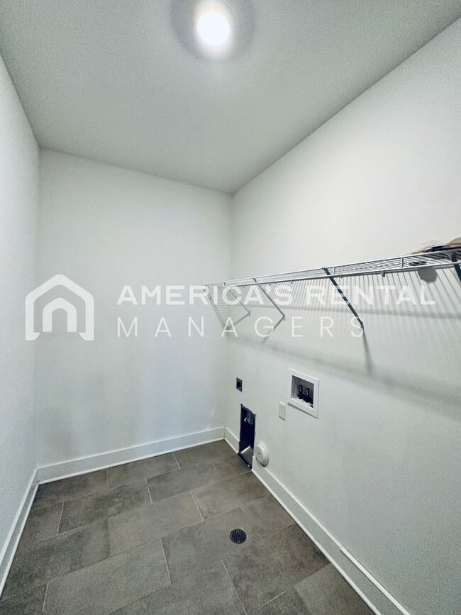 Building Photo - DEPOSIT PENDNG! Home for Rent in Vestavia Hills!!! Available to View with a 48-hour notice!