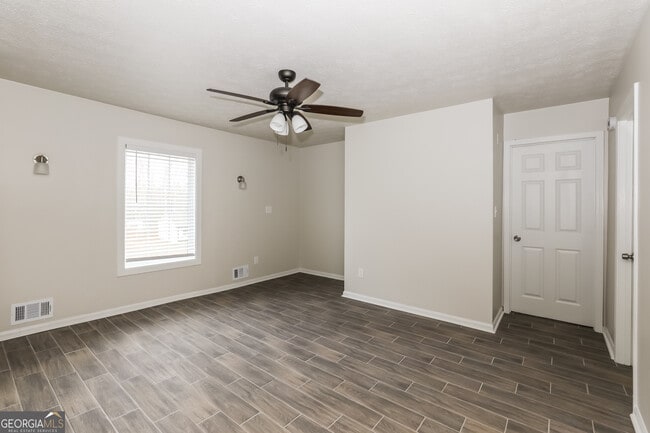 Building Photo - 2845 Woodhollow Ln